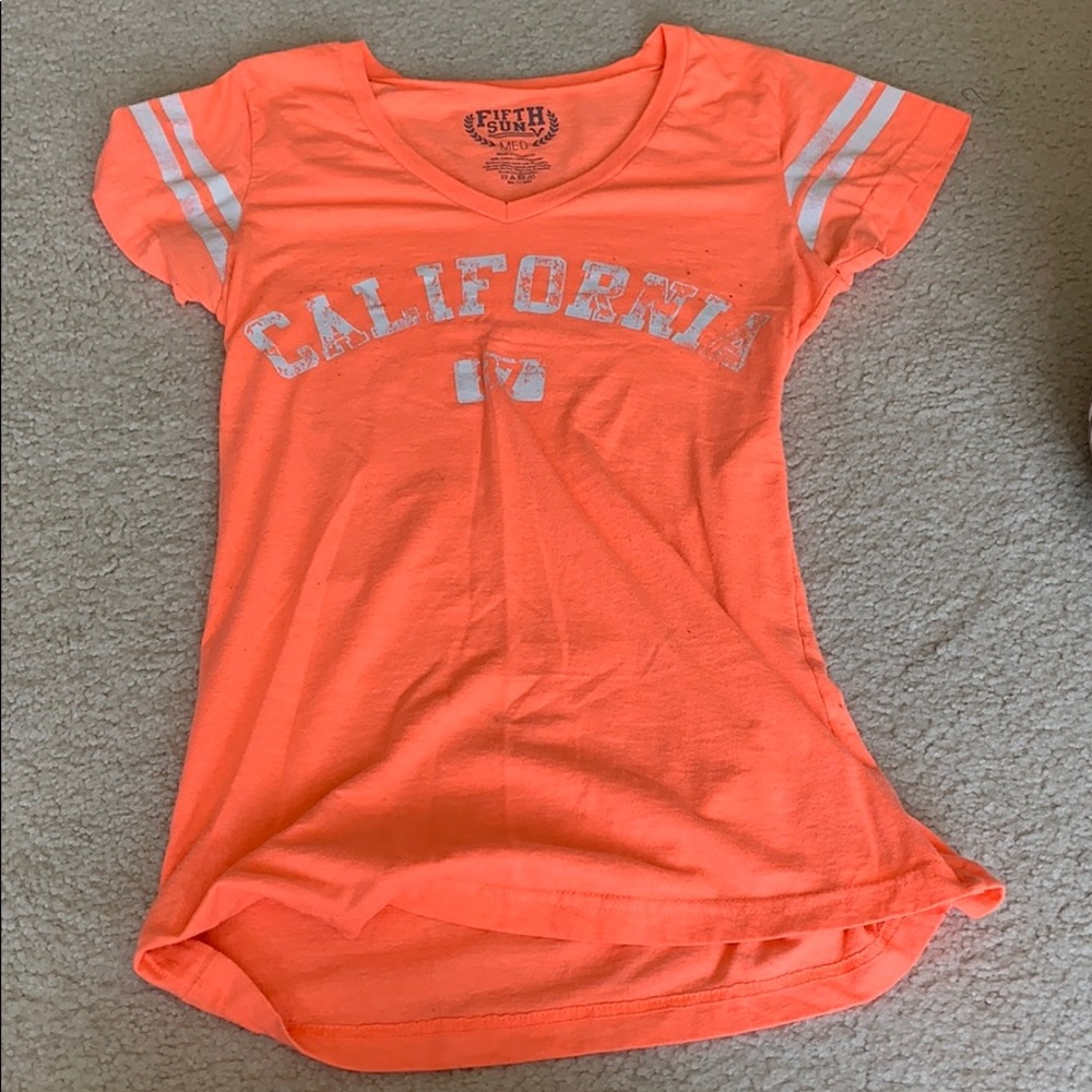 A short sleeve tee